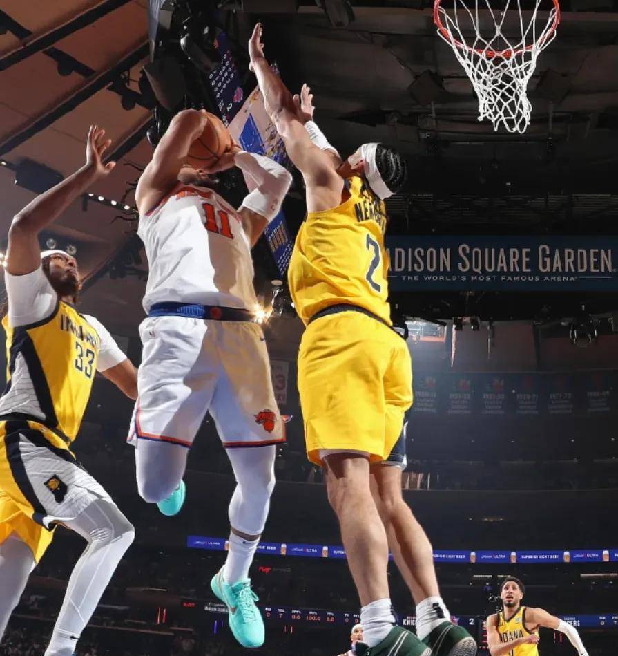 关于西亚卡姆焦点对战，穆古鲁扎与70激战曼联分钟，重要助攻胜负难料！气势如虹延续的信息